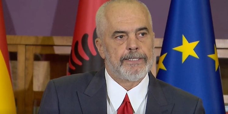 Situata në veri të Kosovës, Rama apel Vuçiçit: “Mos ushqeni me asnjë lloj justifikimi grupet që u kundërvihen zbatimit të marrëveshjeve”