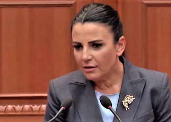 “Unë rrobat i laj si di, ti laji si të dish. Mbi 800 kw, faturoheni me çmim më të lartë”/ Nga replika e Ballukut në Parlament të enjten (video)