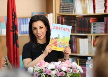 Çfarë gafe dhe budallallëku ndërtimi i abetares të përbashkët Shqipëri – Kosovë!”, nga Artan Fuga