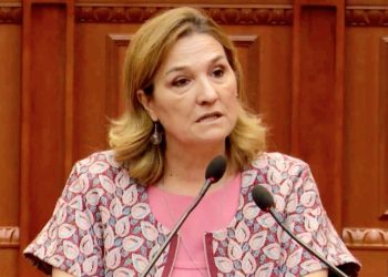 Deputetja Flutura Açka ngre shqetësimin: “Çdo të ndodhë me tregun e sigurimeve pas dhjetë vjetësh? Pse heshtin specialistët”