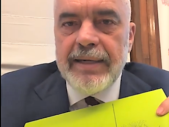 “Mua dhe këtë qeveri, ta harrojnë, nuk na blejnë dot!”/ Rama tregon kontratën e parë  me m2 që i kalojnë shtetit nga ndërtimet pa leje