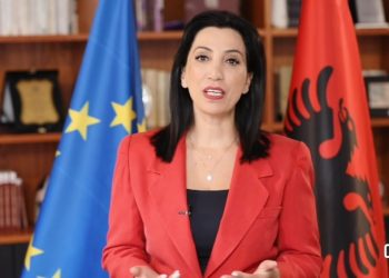 Ministrja e Arsimit Kushi uron që sot nisjen e viti të ri shkollor: “Do jetë një vit plot me projekte”