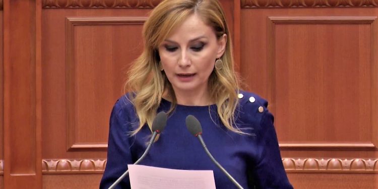 Tabaku: “Shqiptarët ikin se shohin që korrupsioni ha e pi me qeverinë, po ky Parlament nuk e  ka një ditë për ta diskutuar këtë”