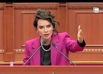 Duma qorton ashpër socialistët në Kuvend: “Nuk kanë ndërgjegje të thonë të vërtetën. Në një vend ku 50 % e popullësisë jeton me 5 dollarë në ditë, thonë i kemi bërë të gjitha!”