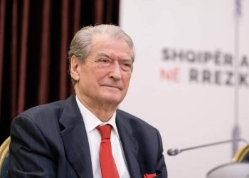 Berisha thirrje për protestë: “Rama tallet me pedagogët dhe studentët. Mbështesim sindikatat e Arsimit të Lartë”