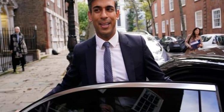 “Indiani që do të qeverisë Britaninë dhe ‘indianët’ e Shqipërisë”, nga Mentor Kikia