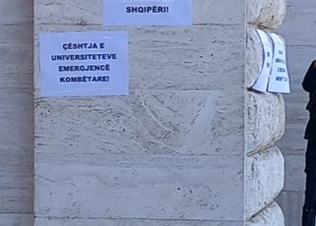 Mbahet greva e pedagogëve, mes kërkesave edhe rivlerësimi i orës mësimore, dikur me vlerën 3000 lekë të vjetra