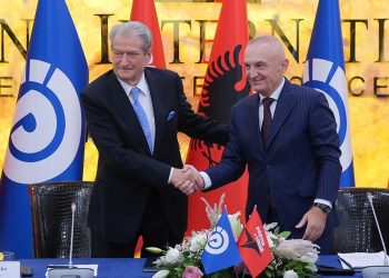 Meta dhe Berisha shtrëngojnë duart për vendoret e 24 majit 2023: “Fitore e padiskutueshme!”
