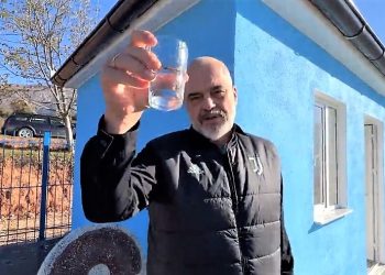 “Të na rrojë sa malet Partia Socialiste!” Rama ngre dolli me ujë në Dibër