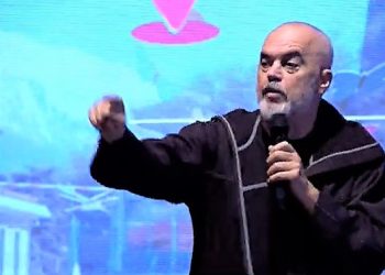 Protesta e pedagogëve, përgjigjet Rama: “Ta harrojnë rritjen! Bëni projekte, fusni universitetin në treg, të nxirrni para”