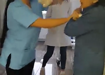 Rrahin të moshuarën në një shtëpi pleqsh në Pejë/ Rasti që po trondit mbarë shqiptarinë (video)