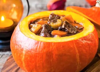 Kungull vjeshtak i mbushur me mish viçi e karrota