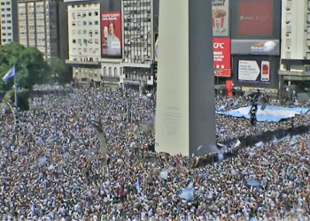 KUPA E BOTËS/ Argjentinasit festojnë fitoren në Buenos Aires (live)