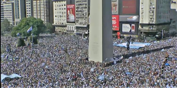 KUPA E BOTËS/ Argjentinasit festojnë fitoren në Buenos Aires (live)