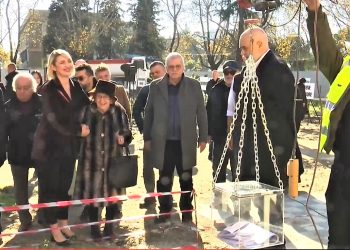 Teatri Kombëtar i riu/ Vihet guri i themelit (live)