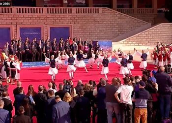 Samiti/ Rama shfaqje me këngë e valle për liderat europianë e ballkanikë (live)