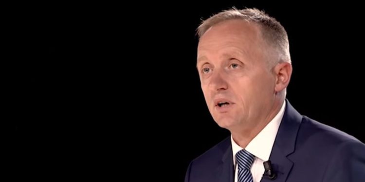 “Mesi është shqiptar!” Satirë nga Lutfi Dervishi