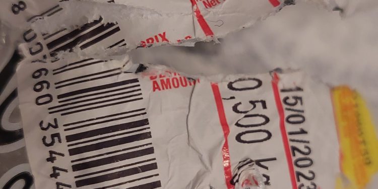 Qytetari: ‘Bëni kujdes, SPAR tregton produkte të skaduara”