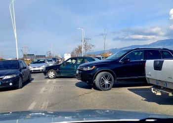 Rruga e Rinasit/ Aksidenti i radhës në kryqëzimin Bërxull-Laknas