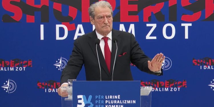 Berisha kërkon dorëheqjen e Ramës: “Largohu!  Dhe tanket e Putinit po të vijnë, në pushtet s’të mbajnë dot!”