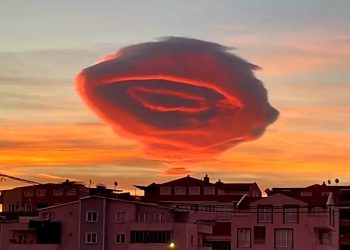 Reja-UFO habit banorët. Fenomeni i rrallë që u pa sot në Turqi