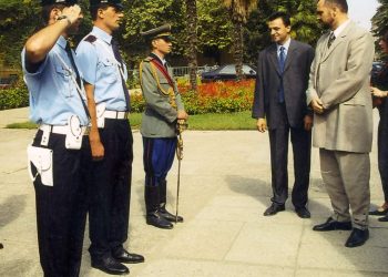 Ja përse i dua kaq shumë uniformat. Nga Artan Lame