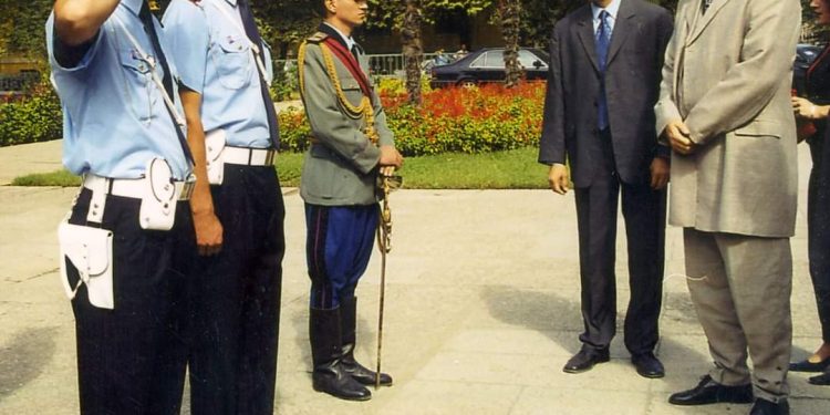 Ja përse i dua kaq shumë uniformat. Nga Artan Lame