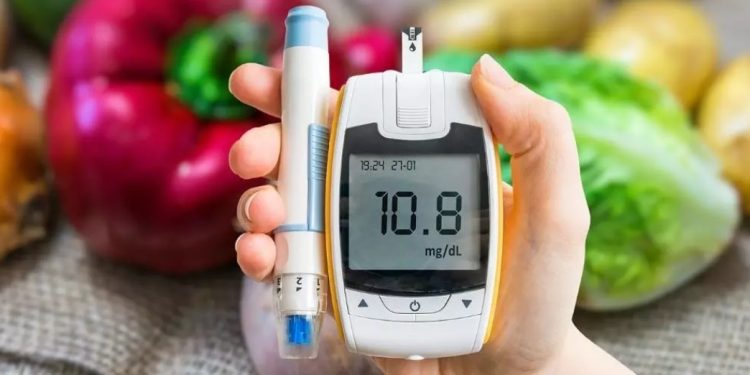 Sheqeri i lartë në gjak: çfarë duhet të hamë dhe çfarë të shmangim