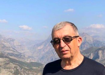 “Mos i besoni internetit, miq!”, nga Çapajev Gjokutaj