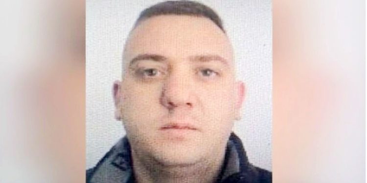 Dhunoi me këmbë karrigeje për një javë të dashurën, ky është Gleard Gusholli