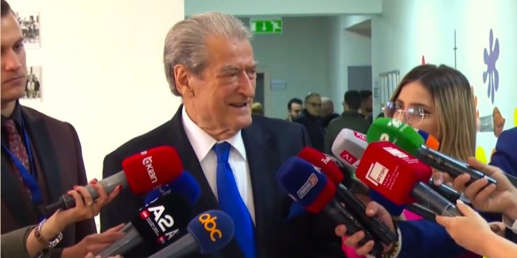 Mos funksionimi i PEI, Berisha/ “Në darkë do thonë që kanë ndërhyrë hakerat iranianë, por në fakt janë hakerat qeveritarë që futur duart”