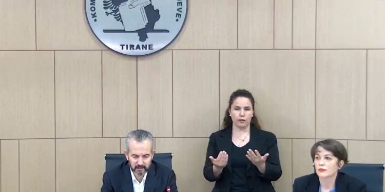 Vendoret 2023/ Celibashi pranon problematikën: “Janë 533 qendra votimi, për të cilat nuk kemi informacion ç’po ndodh”