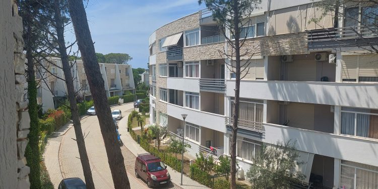 Sezoni turistik/ Resortet në Lalëz pa drita