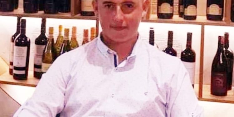 E rëndë/ Shkon të marrë kolitë me ujë në bodrum, ashensori zë poshtë 18 vjeçarin