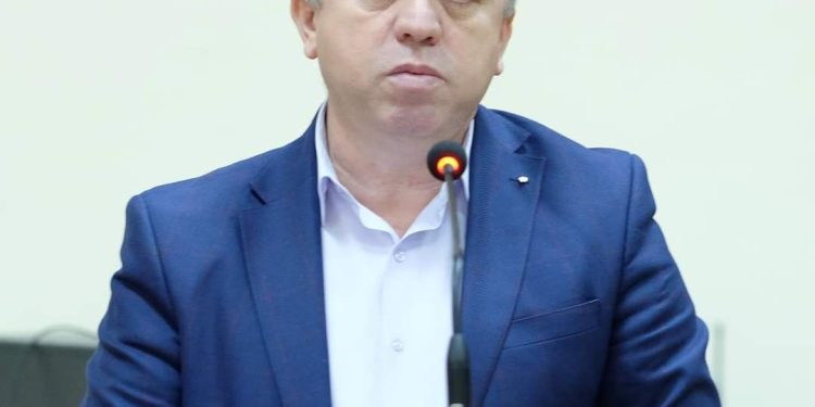 Vazhdon debati për librat në bibliotekat shkollore, Krasniqi: “Aq fiktiv ishte procesi, sa MAS e zhduku  listën menjëherë”