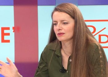 Debati mbi librat në bibliotekat shkollore, reagon Loreta Berhami/ “Akuzuan ‘Pegin’, por le të numërojnë titujt e të shohin në ka anësi”