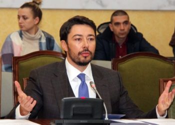 AKUZA/ Shkëlzen Berisha thirrje Ramës/ “Revokoje lejen, ose haje me “nder”!”