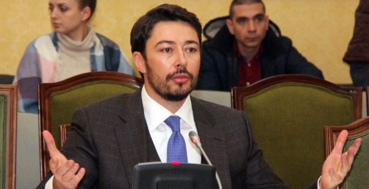 AKUZA/ Shkëlzen Berisha thirrje Ramës/ “Revokoje lejen, ose haje me “nder”!”