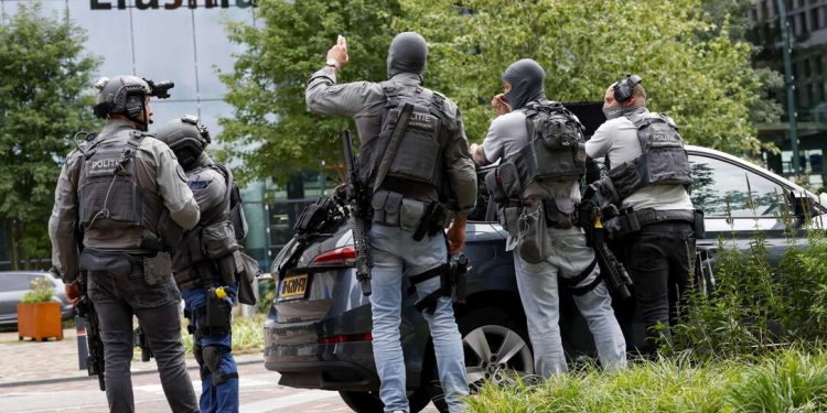 Roterdam/ 32 vjeçari godet për vdekje tri persona. Cilësohet si neonazist e me probleme të shëndetit mendor