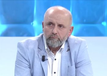 Konspiracionisti Çako vë alarmin: “Një luftë e madhe na pret këto dy vjet”