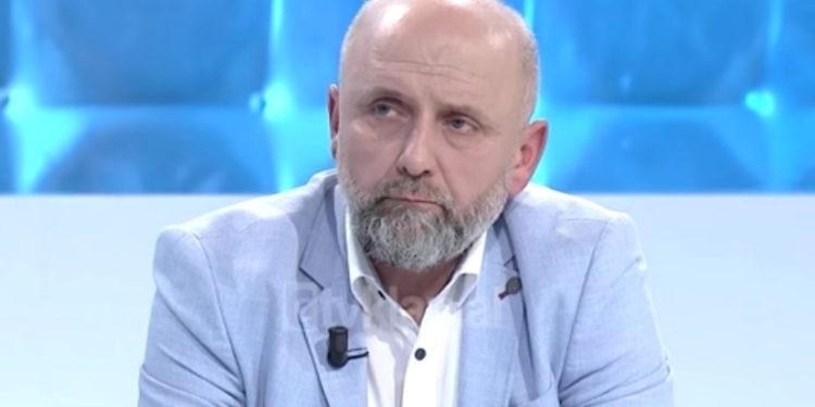 Konspiracionisti Çako vë alarmin: “Një luftë e madhe na pret këto dy vjet”