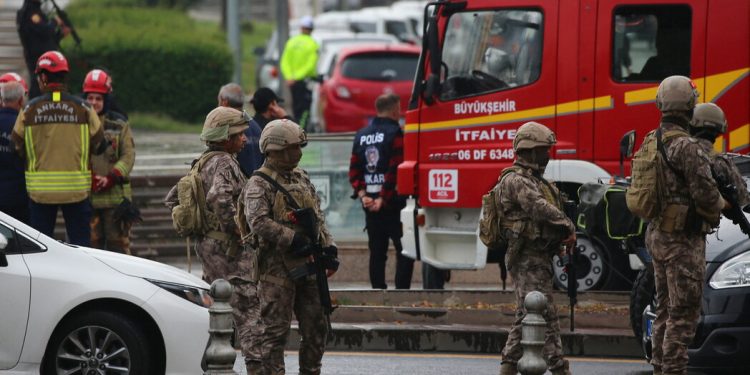 TURQI/ Sulm kamikaz pranë Parlamentit në Ankara