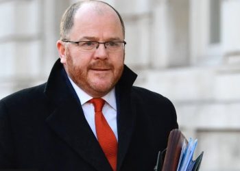 ANGLI/Jep dorëheqjen ministri: “Nuk me dilte rroga të paguaja kredinë”