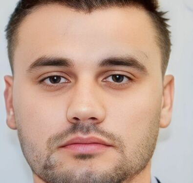 SHËNDETI MENDOR/ 35 vjeçari mbante të ngujuara në shtëpi të ëmën, gruan dhe të bijën dhe i monitoronte edhe në tualet me kamera