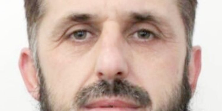 Abuzimi me minorenen në emër të besimit mysliman, dëshmia tronditëse e 16-vjeçares: “Na martoi  një hoxhë. Kryem marrëdhënie te banesa”. Babai i vajzës akuza kirurgut për shplarje truri të së bijës