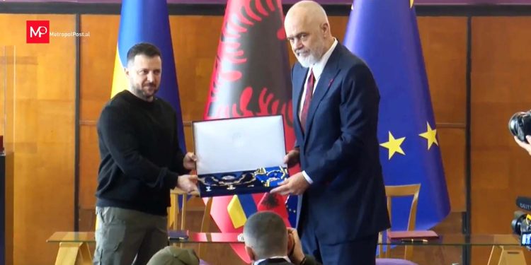 “Jaroslavi i Urtë”/ Zelensky dekoron Ramën për mbështetjen që i ka dhënë/ VIDEO