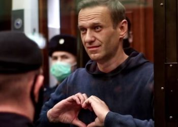 “U vra me teknikën e grushtit në zemër”/ Ja si e shpjegon vrasjen e Navalny-t ish-agjenti i KGB-së