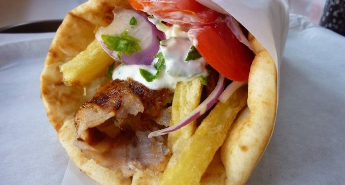 Shkak kryesor i sëmundejve të zemrës/ Shqipëria një ndër vendet me konsum më të lartë të ushqimeve fast-food