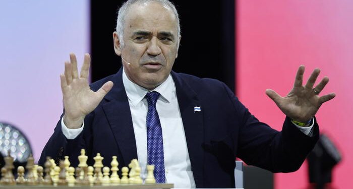 Arrestohet kampioni rus i shahut Garry Kasparov