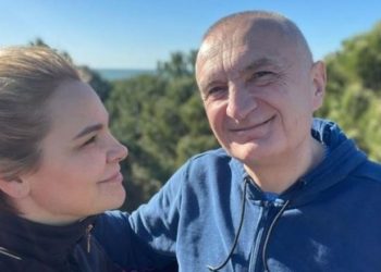 E BUJSHME! Meta deklaron divorcin me Monika Kryemadhin